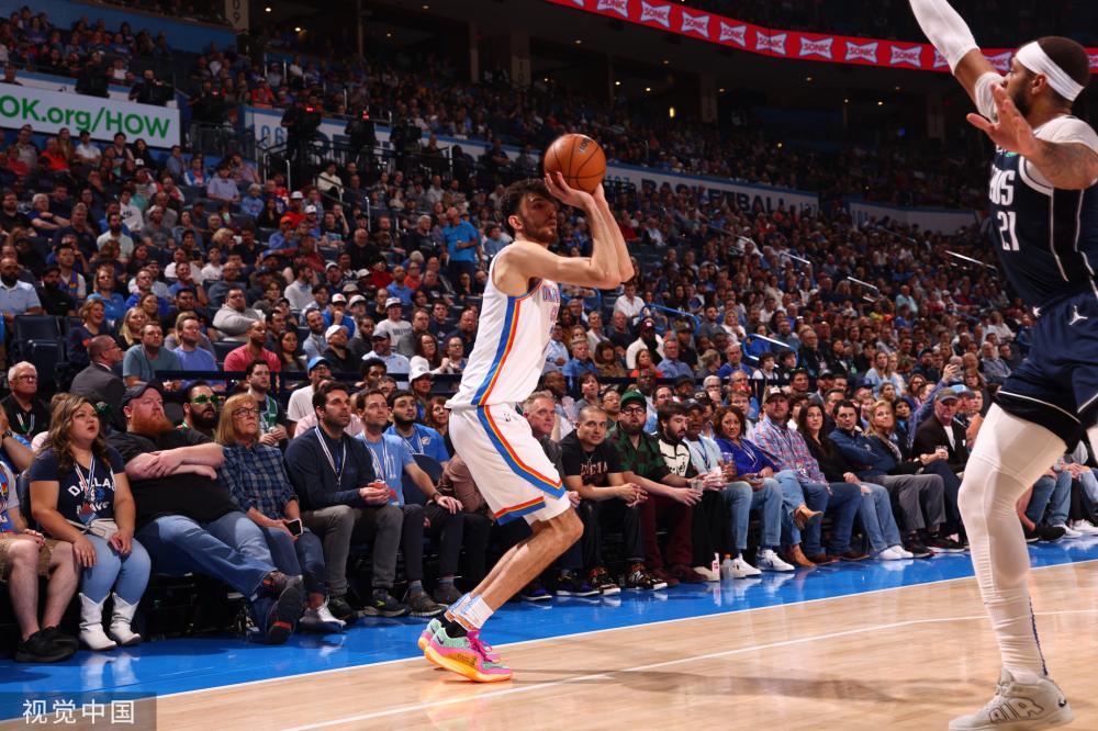 舞台上举足 舞台上举足